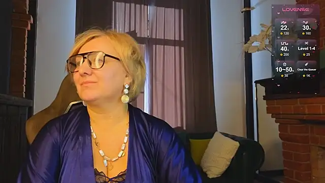 Snapshot of Marta_Wils chatting on 10/24/25, 03:47 Marta Wils online show from 10/24/25, 03:47