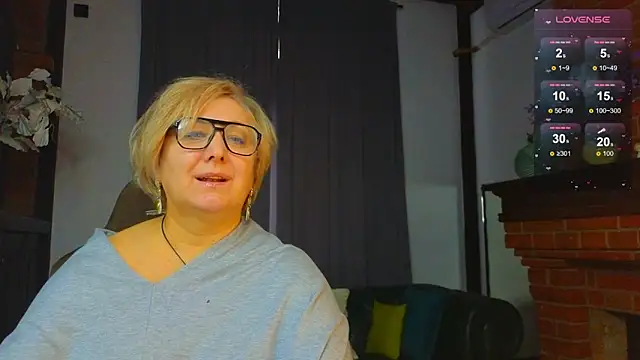 Snapshot of Marta_Wils chatting on 10/29/25, 03:31 Marta Wils online show from 10/29/25, 03:31