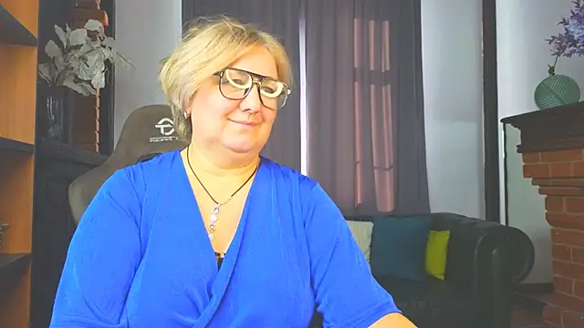 Snapshot of Marta_Wils chatting on 10/31/25, 06:47 Marta Wils online show from 10/31/25, 06:47