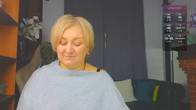 Snapshot of Marta_Wils chatting on 11/04/25, 02:10 Marta Wils online show from 11/04/25, 02:10