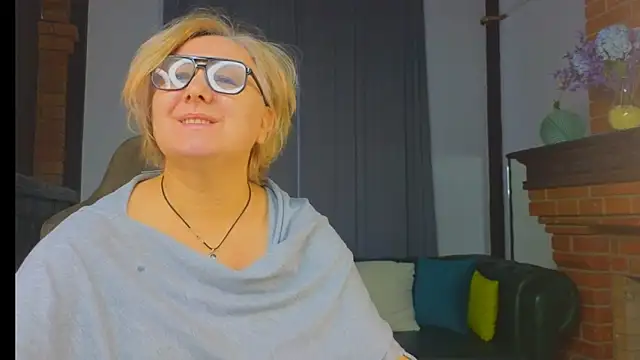 Snapshot of Marta_Wils chatting on 11/07/25, 04:12 Marta Wils online show from 11/07/25, 04:12