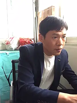 Snapshot of pualldu chatting on 11/19/25, 06:24 pualldu online show from 11/19/25, 06:24