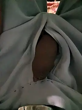 Snapshot of Swati335 chatting on 12/14/25, 05:57 Swati335 online show from 12/14/25, 05:57