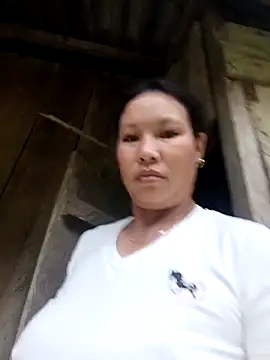 Snapshot of callistra chatting on 10/22/25, 12:00 callistra online show from 10/22/25, 12:00