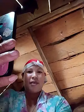 Snapshot of callistra chatting on 10/23/25, 12:37 callistra online show from 10/23/25, 12:37