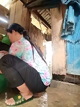 Snapshot of callistra chatting on 10/27/25, 04:05 callistra online show from 10/27/25, 04:05