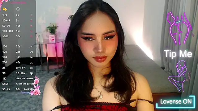 Snapshot of Divine_Goddesss chatting on 09/27/25, 02:49 Divine Goddesss online show from 09/27/25, 02:49