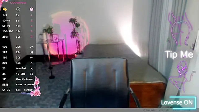 Snapshot of Divine_Goddesss chatting on 10/17/25, 04:26 Divine Goddesss online show from 10/17/25, 04:26