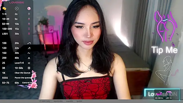Snapshot of Divine_Goddesss chatting on 10/18/25, 04:04 Divine Goddesss online show from 10/18/25, 04:04