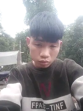 Snapshot of Nhyy_xx chatting on 10/15/25, 05:18 Nhyy xx online show from 10/15/25, 05:18