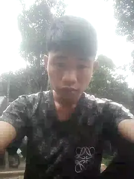 Snapshot of Nhyy_xx chatting on 10/17/25, 05:10 Nhyy xx online show from 10/17/25, 05:10