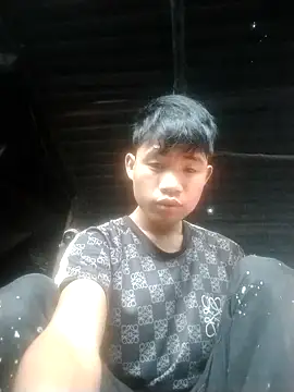 Snapshot of Nhyy_xx chatting on 10/25/25, 01:24 Nhyy xx online show from 10/25/25, 01:24