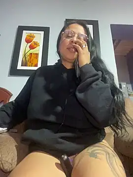 Snapshot of Rouus14 chatting on 10/15/25, 10:04 Rouus14 online show from 10/15/25, 10:04