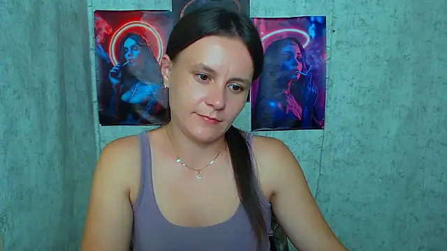 Snapshot of EvelinaMiss_ chatting on 09/19/25, 01:23 EvelinaMiss  online show from 09/19/25, 01:23