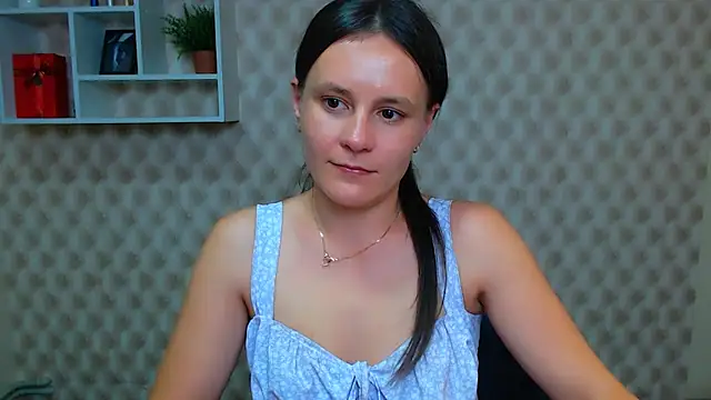 Snapshot of EvelinaMiss_ chatting on 10/15/25, 12:27 EvelinaMiss  online show from 10/15/25, 12:27