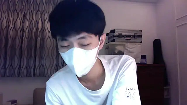 Snapshot of kai101010 chatting on 11/17/25, 02:45 kai101010 online show from 11/17/25, 02:45