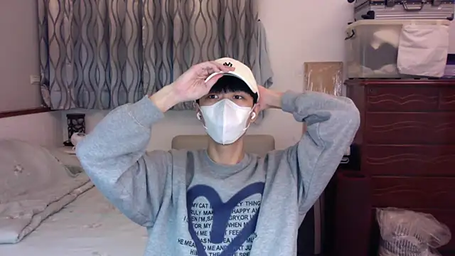 Snapshot of kai101010 chatting on 11/18/25, 02:43 kai101010 online show from 11/18/25, 02:43