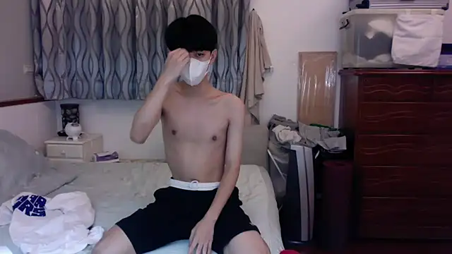 Snapshot of kai101010 chatting on 11/21/25, 01:32 kai101010 online show from 11/21/25, 01:32