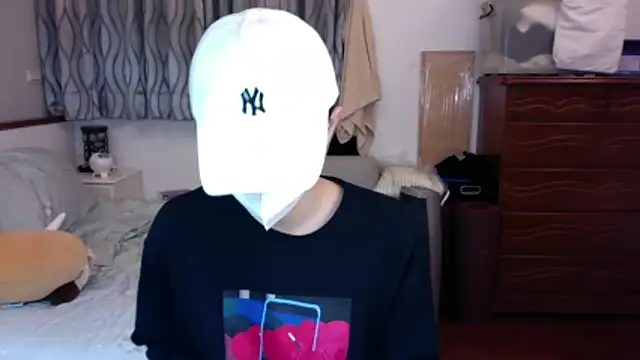 Snapshot of kai101010 chatting on 12/14/25, 02:33 kai101010 online show from 12/14/25, 02:33