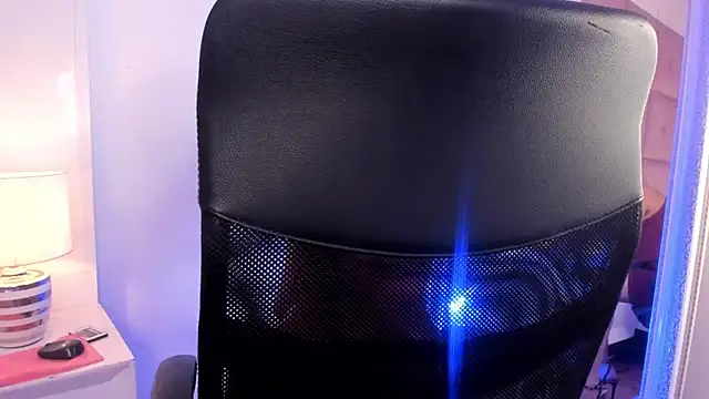 Snapshot of RouseWhitte chatting on 11/12/25, 02:39 RouseWhitte online show from 11/12/25, 02:39