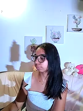 Snapshot of Suzanelee1 chatting on 09/29/25, 02:16 Suzanelee1 online show from 09/29/25, 02:16