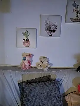 Snapshot of Suzanelee1 chatting on 10/05/25, 09:24 Suzanelee1 online show from 10/05/25, 09:24