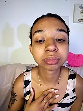 Snapshot of Suzanelee1 chatting on 10/24/25, 01:51 Suzanelee1 online show from 10/24/25, 01:51