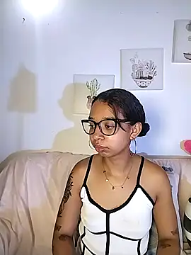 Snapshot of Suzanelee1 chatting on 10/30/25, 04:03 Suzanelee1 online show from 10/30/25, 04:03