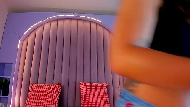 KeendraFox  online show from 09/25/25, 07:17