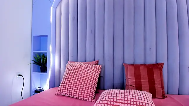 KeendraFox  online show from 10/02/25, 07:54