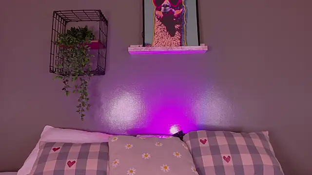 KeendraFox  online show from 10/21/25, 10:27