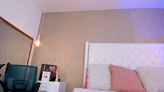 Lucy Lu17 online show from 09/18/25, 12:29