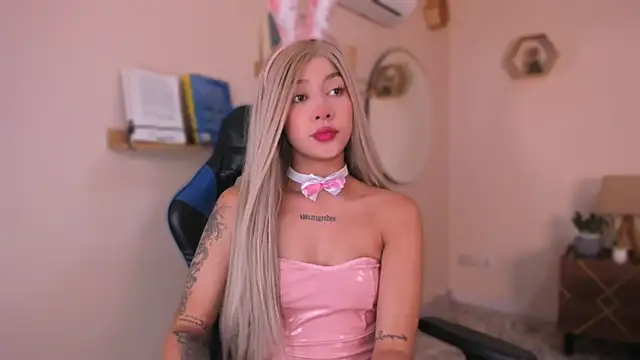 SofiaClarkson online show from 10/31/25, 12:28