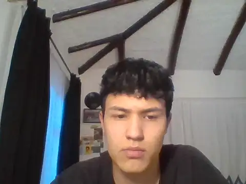 Snapshot of El_awo_ chatting on 10/17/25, 08:44 El awo online show from 10/17/25, 08:44