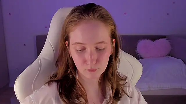 Snapshot of CrystalSoul_ chatting on 11/04/25, 10:20 CrystalSoul online show from 11/04/25, 10:20