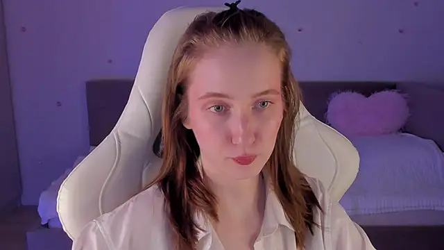 Snapshot of CrystalSoul_ chatting on 11/05/25, 10:54 CrystalSoul online show from 11/05/25, 10:54