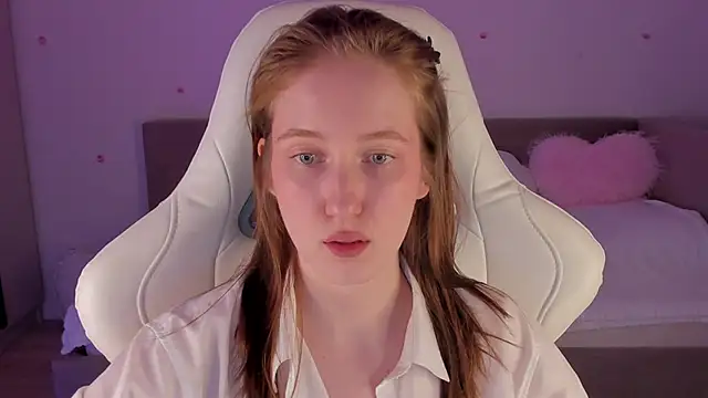 Snapshot of CrystalSoul_ chatting on 11/10/25, 09:14 CrystalSoul online show from 11/10/25, 09:14