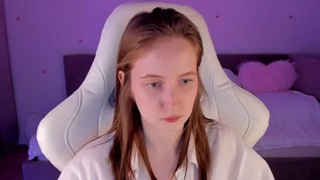 Snapshot of CrystalSoul_ chatting on 11/15/25, 05:05 CrystalSoul online show from 11/15/25, 05:05