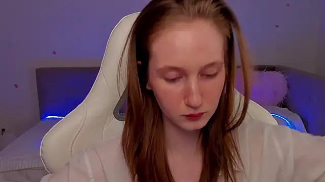 Snapshot of CrystalSoul_ chatting on 11/28/25, 03:42 CrystalSoul online show from 11/28/25, 03:42