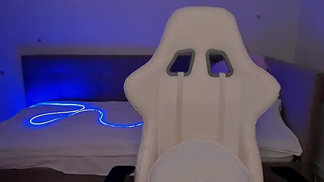 Snapshot of CrystalSoul_ chatting on 11/29/25, 07:55 CrystalSoul online show from 11/29/25, 07:55