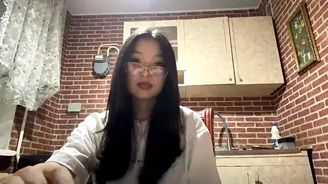 Snapshot of EmmaLeexth chatting on 10/03/25, 01:19 EmmaLeexth online show from 10/03/25, 01:19