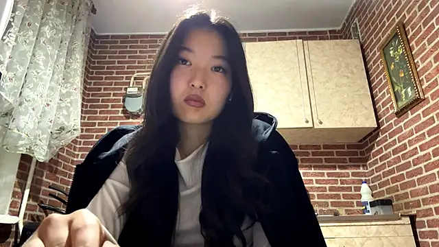 Snapshot of EmmaLeexth chatting on 10/06/25, 02:25 EmmaLeexth online show from 10/06/25, 02:25