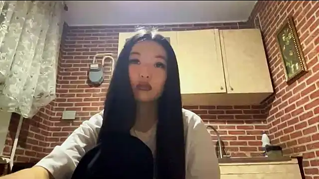 EmmaLeexth online show from 11/14/25, 01:21