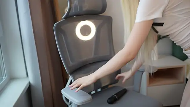 Laura Obsidian online show from 10/31/25, 07:09