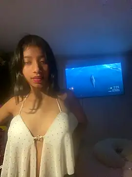 Snapshot of Lamorena_Hot chatting on 12/16/25, 07:24 Lamorena Hot online show from 12/16/25, 07:24