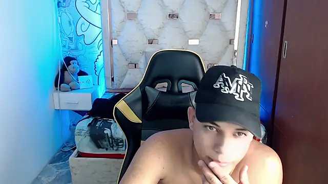 Skylerr  online show from 09/17/25, 06:42