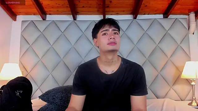 Snapshot of Clement_Reyes chatting on 11/23/25, 04:29 Clement Reyes online show from 11/23/25, 04:29