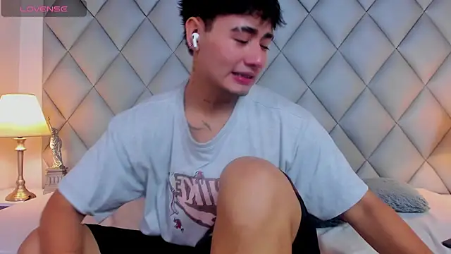 Snapshot of Clement_Reyes chatting on 11/30/25, 03:16 Clement Reyes online show from 11/30/25, 03:16