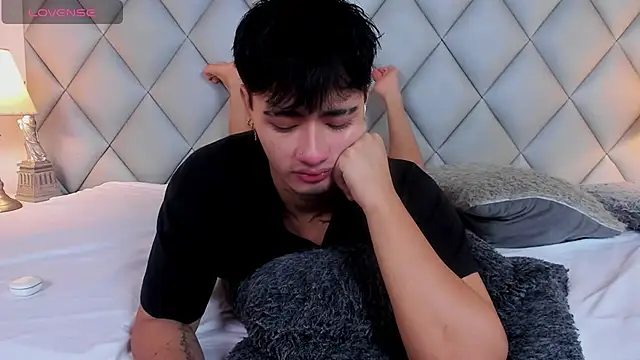 Snapshot of Clement_Reyes chatting on 12/14/25, 02:00 Clement Reyes online show from 12/14/25, 02:00