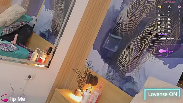 Snapshot of Anabacker01 chatting on 10/13/25, 07:47 Anabacker01 online show from 10/13/25, 07:47